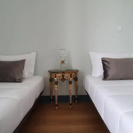 Hostal Estacao Real *